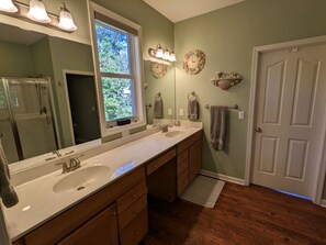 Combined shower/tub