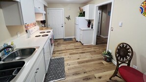 Unclassified image, 4 of 16, button - Talavera- vibrant Mexican-inspired apt in Salem (Salem)