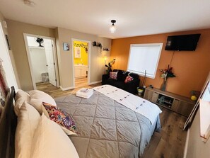 1 slaapkamer, een strijkplank/strijkijzer, gratis wifi, beddengoed