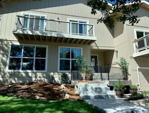 Exterior - Exquisite Retreat: W/ Hot tub, Scenic Views, Shopping, & added on In-law Suite (El Dorado Hills)