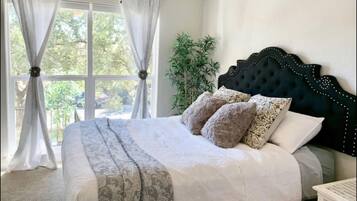 4 bedrooms, in-room safe, desk, iron/ironing board