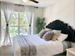 4 habitaciones, caja de seguridad en la habitación y escritorio