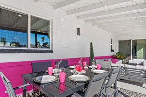 Dining - The Pink Palm  7 min to Old Town (Scottsdale)