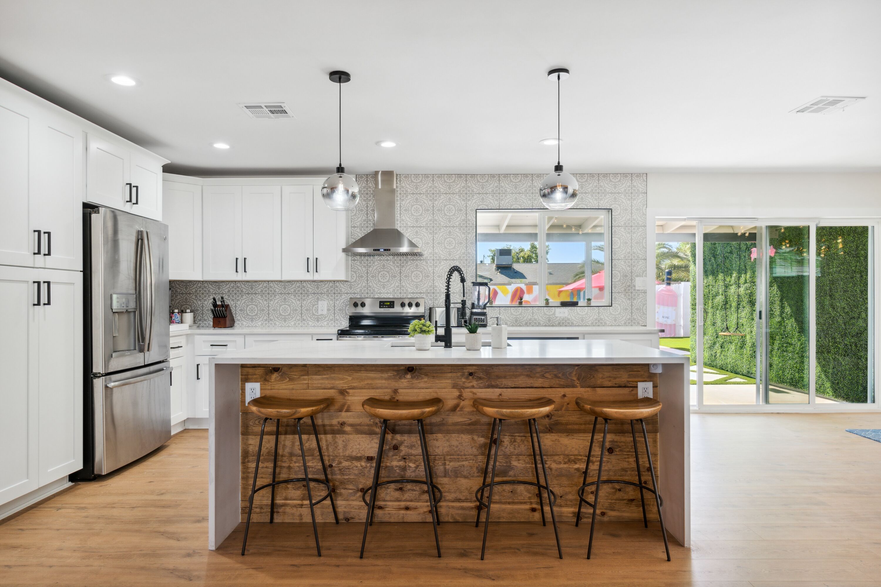 Refrigerador, microondas, horno, placa de cocina