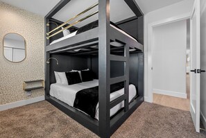 4 bedrooms, desk, free WiFi, bed sheets