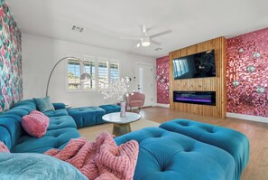 Télévision, cheminée