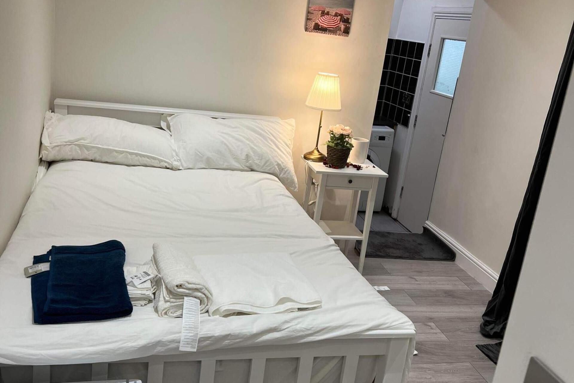 1 chambre, fer et planche à repasser, Wi-Fi gratuit, draps fournis