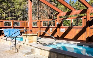 Una piscina cubierta