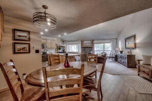 Interior - 3bd Ski-in, Top Floor &Walk to Main Street (Breckenridge)