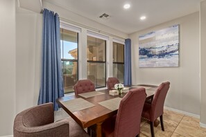 Dining - Heated pool, jacuzzi, Fast Wifi, Pac Man, Fire Pit, BBQ, Sleeps 14! (Phoenix)