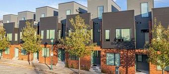 Historical Downtown, Private, Self-check-in, 1 car Parking, 1King & 1Queen beds