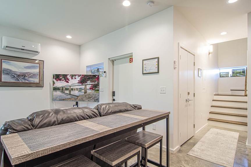 Historical Downtown, Private, Self-check-in, 1 Car Parking, 1king & 1queen Beds - Nickajack Lake, TN