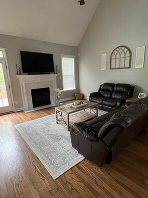 Smart TV, fireplace, printers - Spacious Masters Rental - 8.7 miles from Augusta National! (Evans)