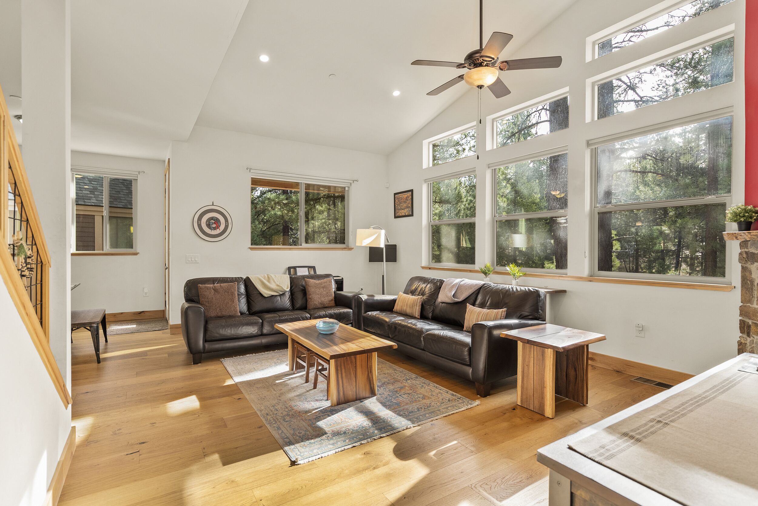 Smart-TV, Kamin, Videospiele, DVD-Player