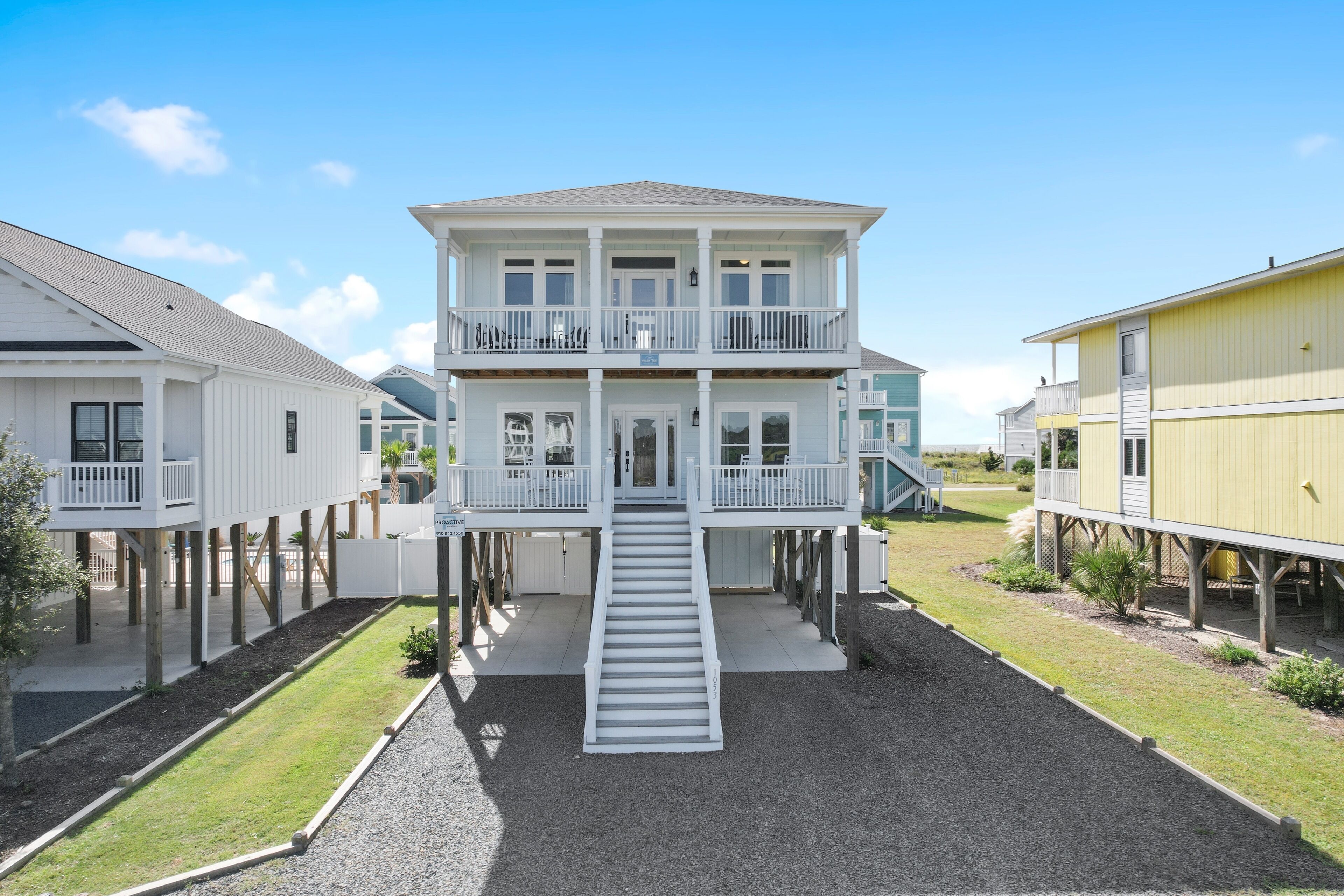 "Holdin' Tight" - Tasteful 4 Bedroom, 3.5 Bath with PRIVATE Pool, PET FRIENDLY!