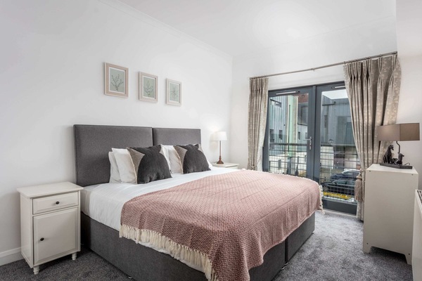 2 bedrooms, laptop workspace, iron/ironing board, WiFi (free)