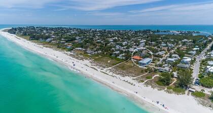 Lazy Daze: 3 Houses to Beach! Private Pool by Anna Maria Life Vacation Rentals