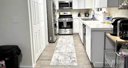 The Lovely Place #4 3-bedroom vacation home just 5 minutes to Dimond Center Mall