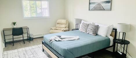 3 chambres, bureau, fer et planche Ă repasser, lit parapluie