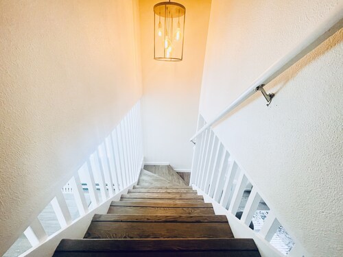 The Lovely Place #4 3-bedroom vacation home just 5 minutes to Dimond Center Mall