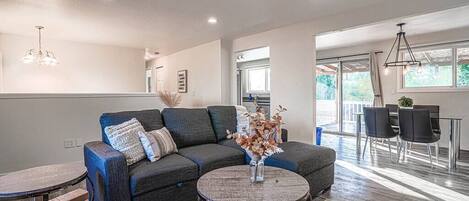 Fernseher, Kamin, Arbeitsbereiche