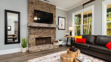 Smart-TV, peis, DVD-spiller og fotballspill