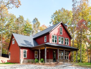 Exterior - Dream Vacation @ Red Skies- Hot Tub, Fire Pit, Game Room, Firepit, (Morganton)