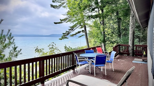 Annex Pet Friendly Waterfront Cottage within walking distance to Glen Arbor!