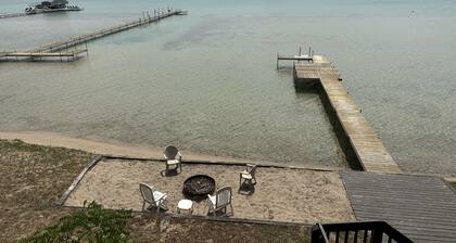 Annex Pet Friendly Waterfront Cottage within walking distance to Glen Arbor!
