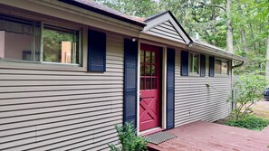 Exterior detail - Annex Pet Friendly Waterfront Cottage within walking distance to Glen Arbor! (Glen Arbor)