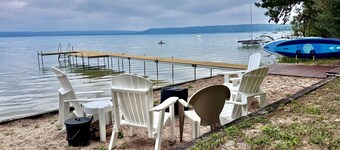 Annex Pet Friendly Waterfront Cottage within walking distance to Glen Arbor!