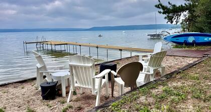 Annex Pet Friendly Waterfront Cottage within walking distance to Glen Arbor!