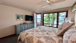2 bedrooms, free WiFi, bed sheets - Annex Pet Friendly Waterfront Cottage within walking distance to Glen Arbor! (Glen Arbor)
