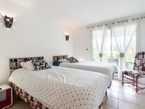 6 bedrooms, travel cot, free WiFi
