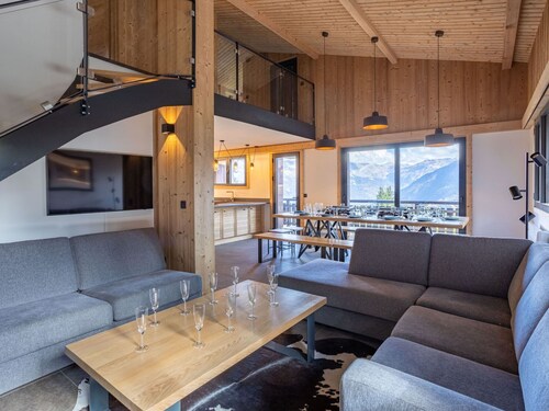 Wunderbares alleinstehendes Ferienhaus mit  W-LAN, privatem Pool, TV und Terrasse