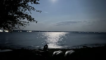 Una spiaggia nelle vicinanze