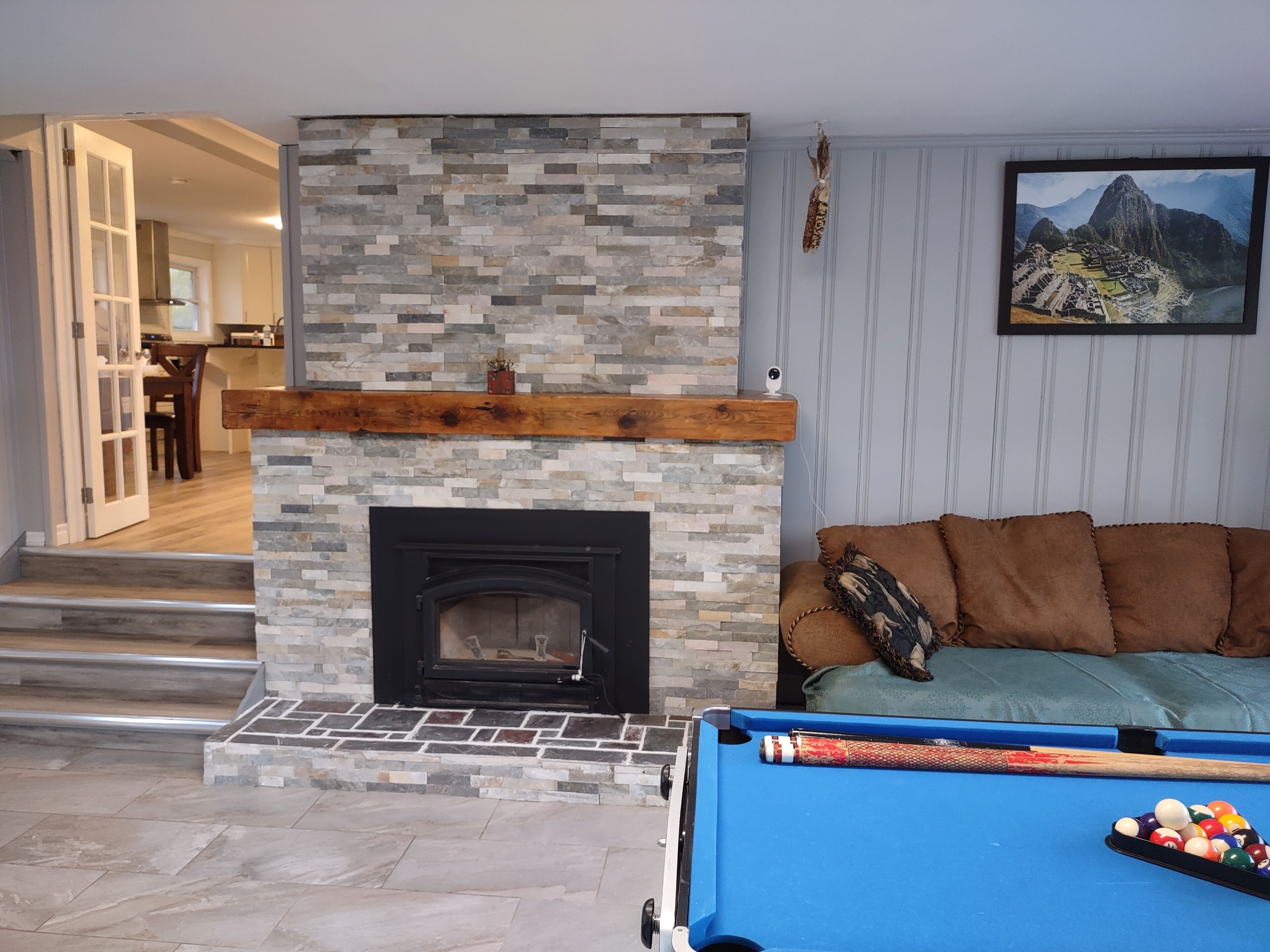 Smart TV, fireplace, computer monitors, printers