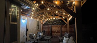 Cozy Bungalow in the quaint small town of Louisburg!