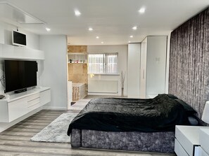2 habitaciones, tabla de planchar con plancha y wifi gratis 