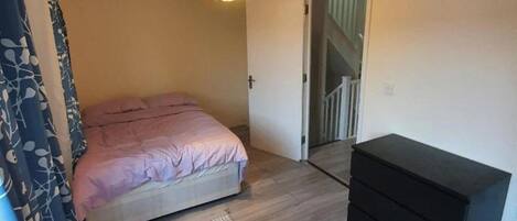 4 soverom, strykejern/-brett, wi-fi og sengetøy