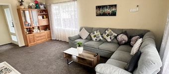 Spacious 3 BR Near skyline – 5 Min Walk