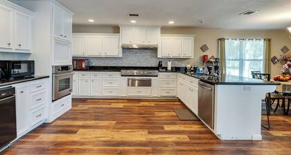 Hermoso Rancho en The Woodlands con Piscina , jacuzi y Lago