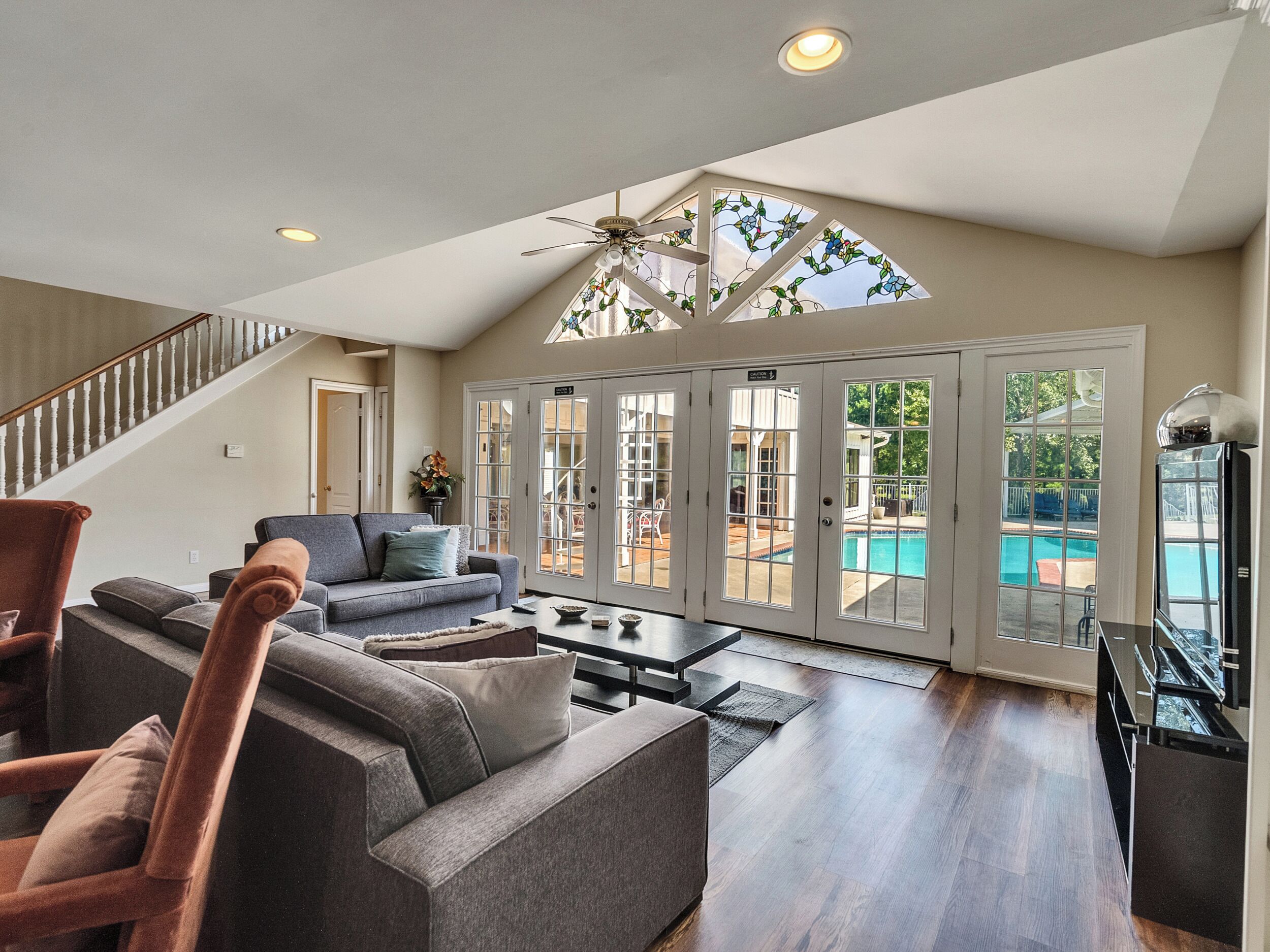 Smart TV, fireplace, video games, ping pong