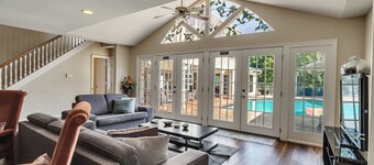 🌿 The Woodlands TX Retreat Sleeps 24 Pool • Jacuzzi • Lake