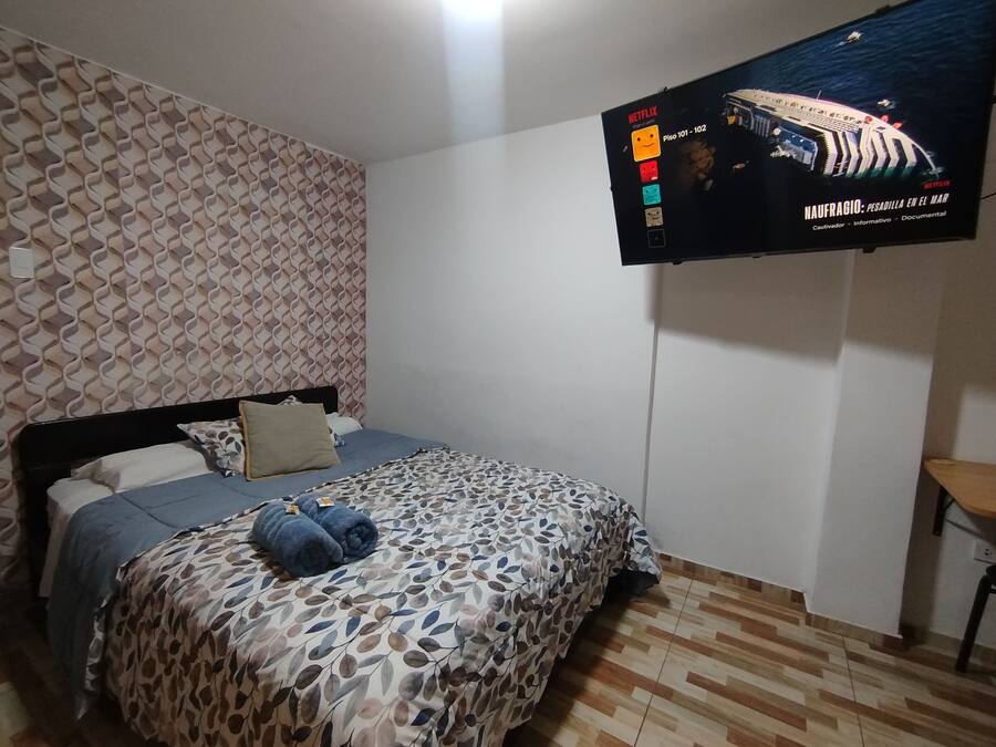 Classic-lejlighed - 2 soveværelser - stueetage | Premium-sengetøj, dundyner, senge med topmadrasser, skrivebord