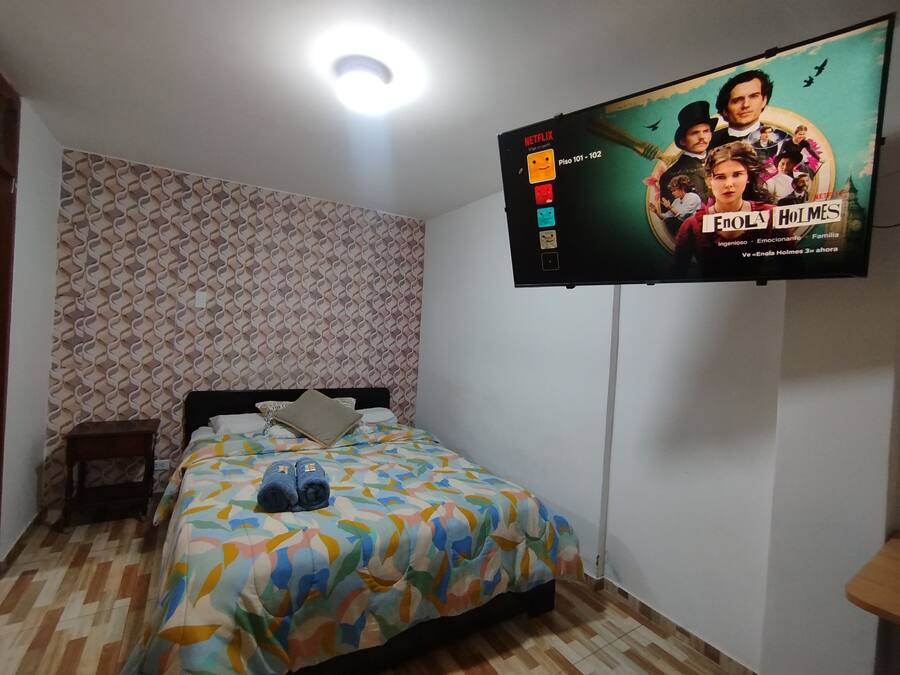 Classic-Apartment, 2 Schlafzimmer, Erdgeschoss | Hochwertige Bettwaren, Daunenbettdecken, Pillowtop-Betten, Schreibtisch