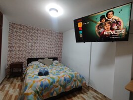 Apartamento clásico, 2 habitaciones, planta baja | Ropa de cama de alta calidad y edredones de plumas