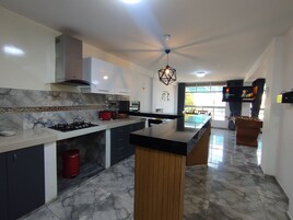 Refrigerador con freezer, microondas