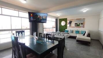 Appartement Premium, 3 chambres, cuisine, vue ville | Salle à manger