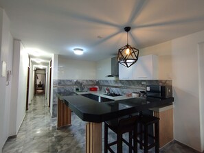 Luxury Apartment | Private kitchen | Full-sized fridge, microwave - Departamentos Appart d'Eliette (Trujillo)